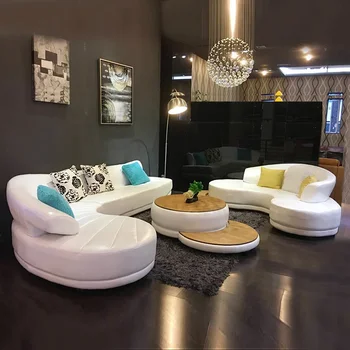 Paprastas, modernus, kūrybingas ir pusmėnulio formos gyvenamasis kambarys kartu sofa